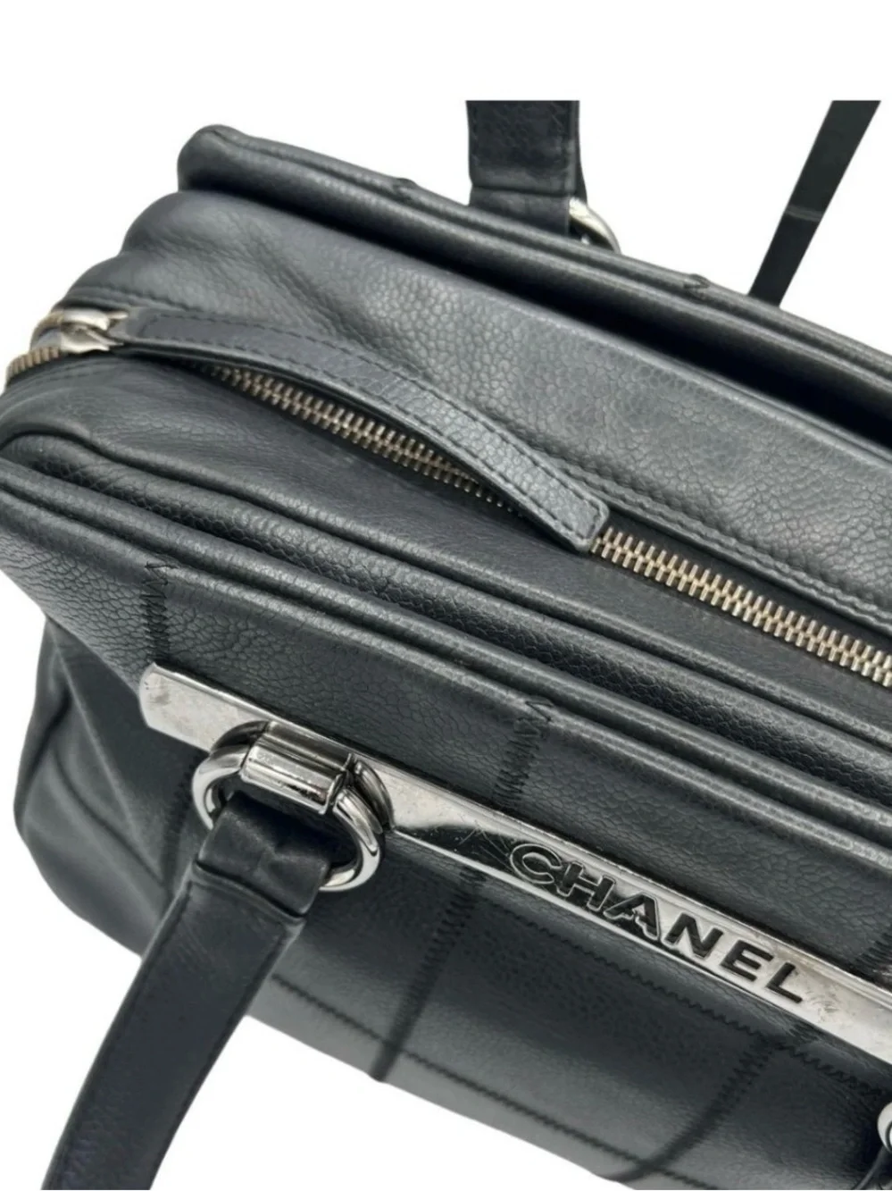 CHANEL Vintage Quilted Caviar Leather Shoulder Bag